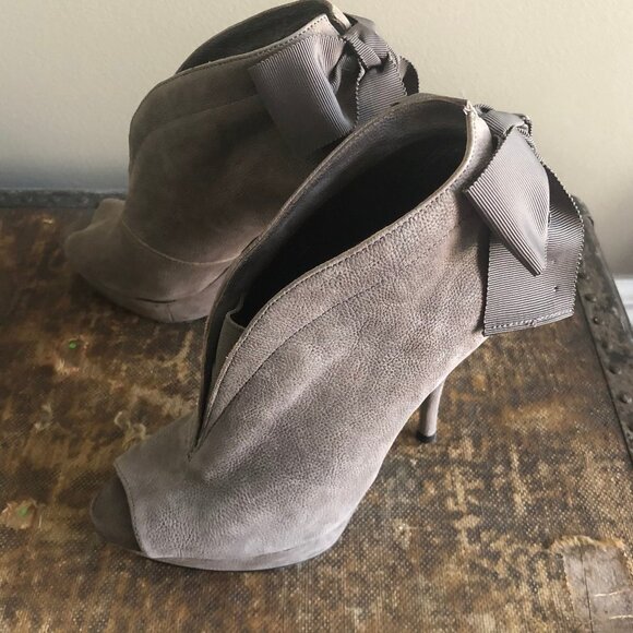 Vera Wang Royce Tan Peep Toe bow heels booties 6m - Picture 5 of 14